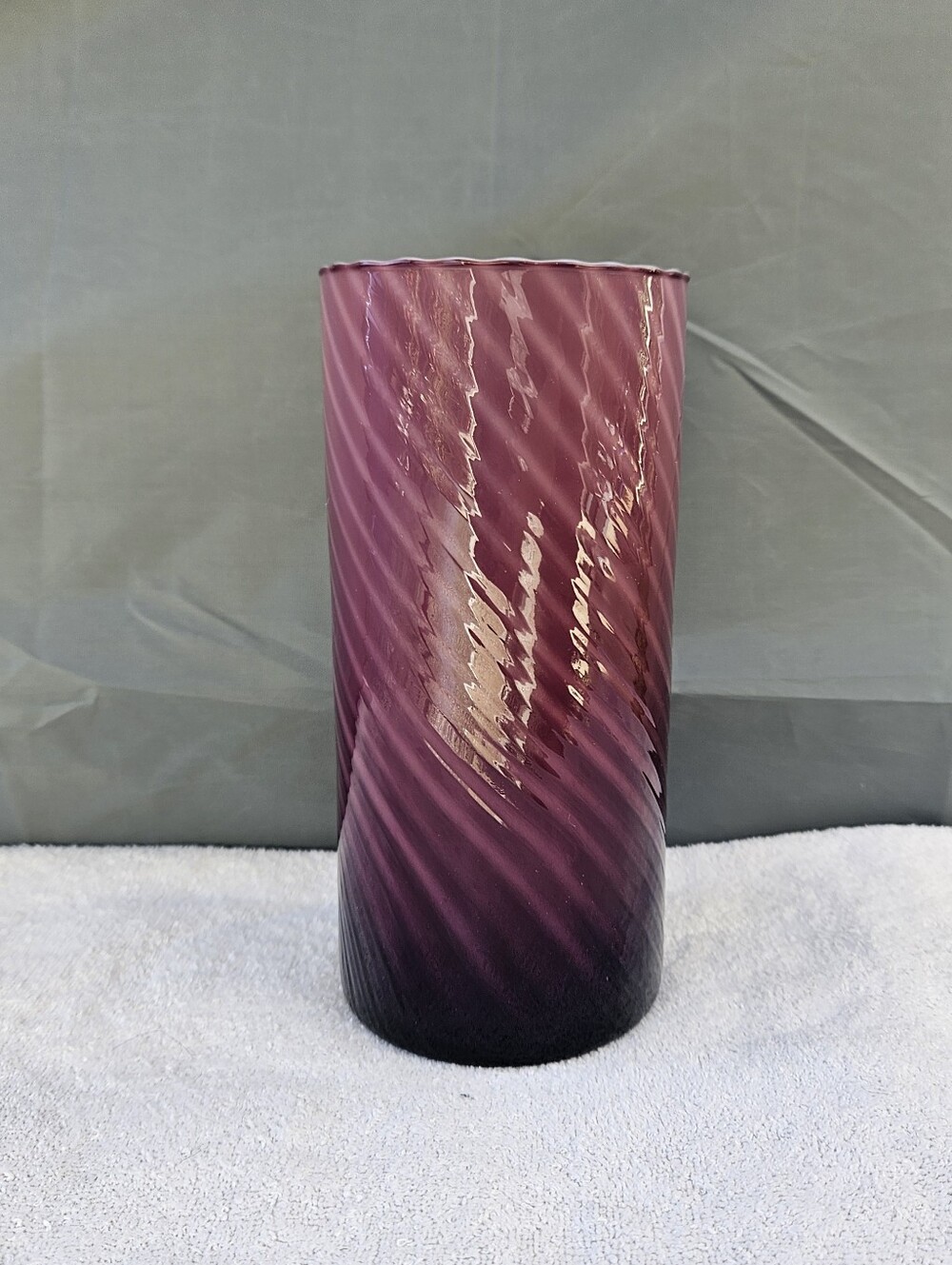 $10 WITH ANY OTHER PURCHASE OMBRE MAROON / BURGUNDY GLASS VASE